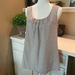 Women’s sleeveless blouse. Gray & white chevron print.